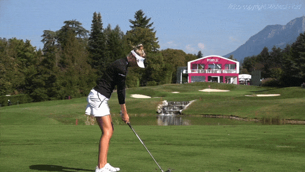 Nelly Korda clubface position during the golf takeaway